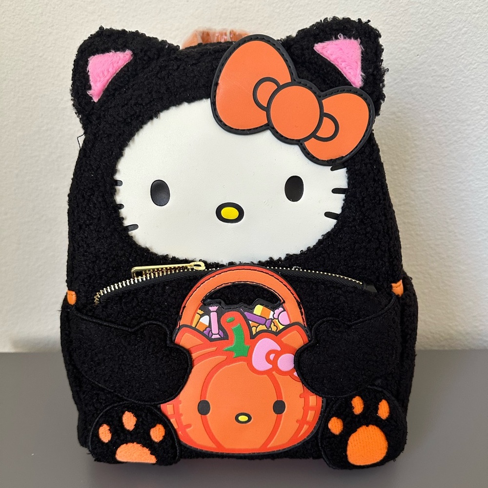 NWT Loungefly Sanrio Exclusive Hello Kitty Costume Sherpa Glow Mini Backpack